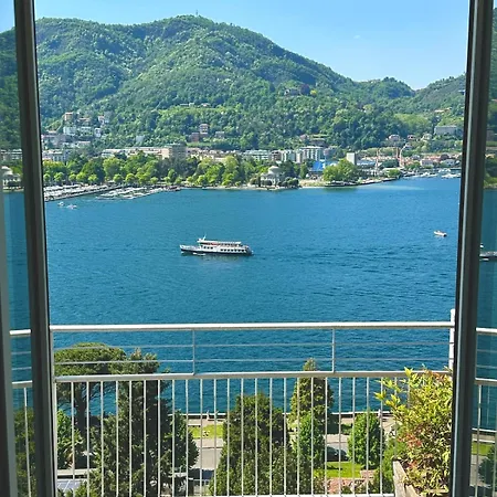 K V!sta Penthouse In Centre Town - Amazing View! Апартаменты Комо